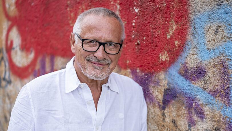 Konstantin Wecker: "In meiner Jugend und Pubertät habe ich mich von Dichtern wie Trakl und Heym endlich verstanden gefühlt." Konstantin Wecker: "In meiner Jugend und Pubertät habe ich mich von Dichtern wie Trakl und Heym endlich verstanden gefühlt."