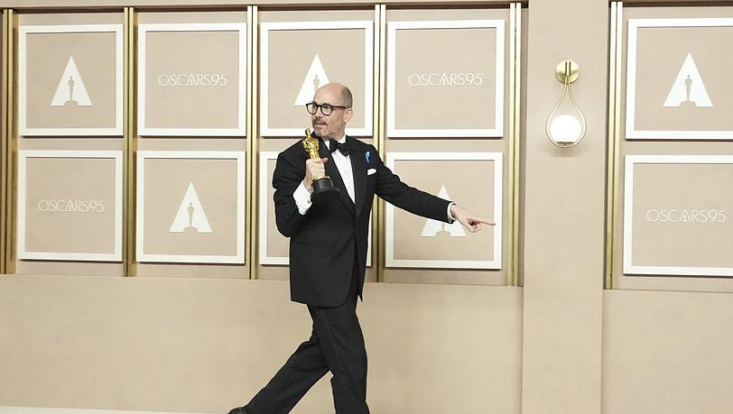 Regisseur Edward Berger im Presseraum der Oscar-Verleihung im Dolby Theatre.