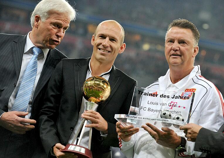 Der umjubelte Niederländer wurde in Deutschland mit der Auszeichnung zum Spieler der Saison und zum Fußballer des Jahres geehrt.