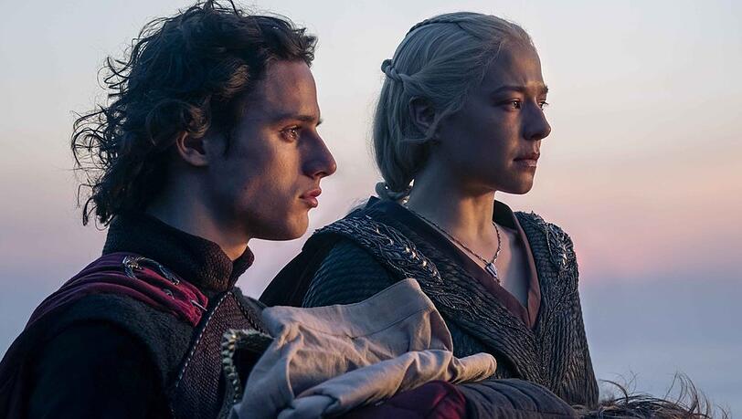 Die eine Seite des Konflikts in der Fantasy-Serie "House of the Dragon": Rhaenyra Targaryen (Emma D'Arcy) und ihr Sohn Jacaerys Velaryon (Harry Collett). Die eine Seite des Konflikts in der Fantasy-Serie "House of the Dragon": Rhaenyra Targaryen (Emma D'Arcy) und ihr Sohn Jacaerys Velaryon (Harry Collett).