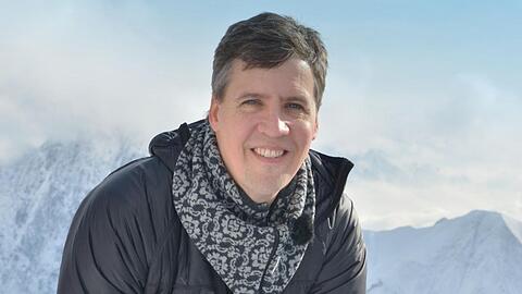 Letzten Montag auf der Zugspitze: Jeff Kinney posiert für das 13. Gregs-Tagebuch "Eiskalt erwischt".