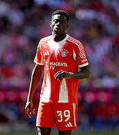 Bara Sapoko Ndiaye kam während seiner Leihe in der Rückrunde auf vier Einsätze für den FC Bayern. Bara Sapoko Ndiaye kam während seiner Leihe in der Rückrunde auf vier Einsätze für den FC Bayern.