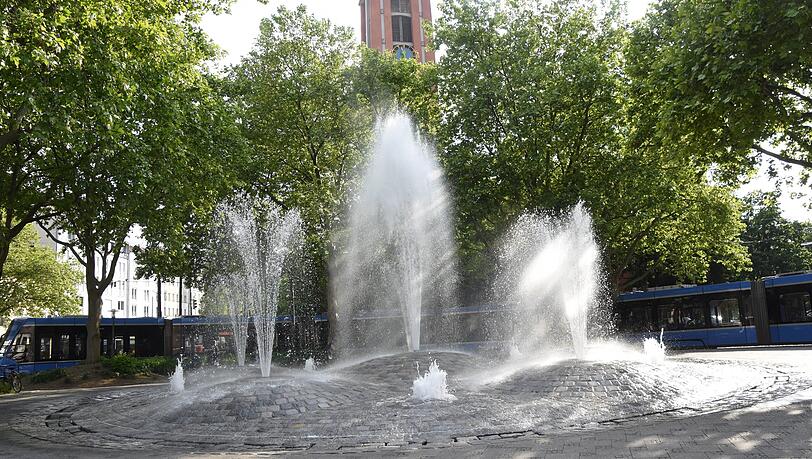 Am Sendlinger-Tor-Platz wir von Freitag bis Montag ebenfalls ein Bus stehen. Am Sendlinger-Tor-Platz wir von Freitag bis Montag ebenfalls ein Bus stehen.