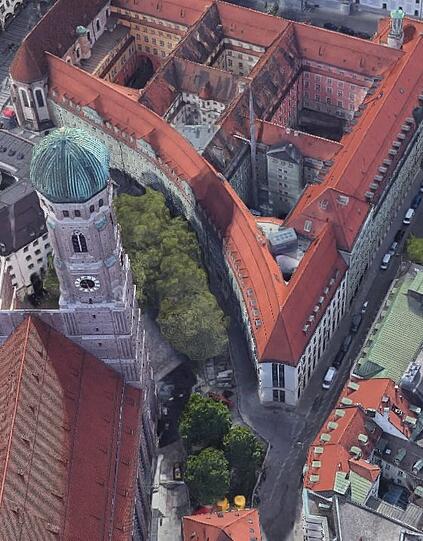 Das ehemalige "Posteck" an der Frauenkirche aus der Luft. 2002 erbaut, ist es jetzt Teil des Polizeipräsidiums.