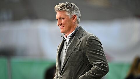 Der ehemalige Fußballer Bastian Schweinsteiger ist als TV-Experte im Stadion.