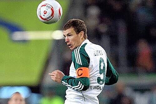 63 Treffer in 105 Bundesligaspielen machen Wolfsburgs Torjäger Edin Dzeko auch für den FC Bayern interessant.