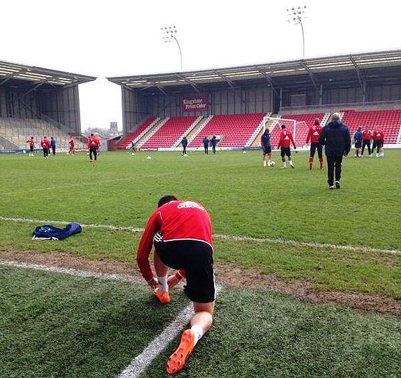 Vor dem Rückflug nach München legte die Mannschaft noch ein kurzes Auslauftraining im Leigh Sports Stadium in Manchester ein.