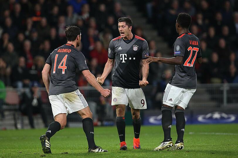 ROBERT LEWANDOWSKI, NOTE 2: Sehr agil und aktiv, kaum zu halten. Erst im Pech mit doppeltem Aluminum-Treffer bei zwei Kopfbällen (beim zweiten festgehalten). Verwandelte den Elfmeter sicher zum 1:1, erzielte dann das 2:1.