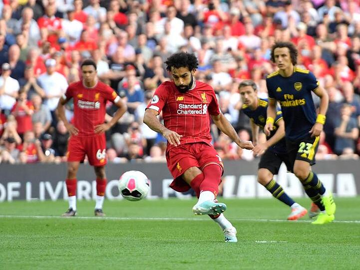Liverpools Mohamed Salah trifft nicht nur per Strafstoß für sein Team.