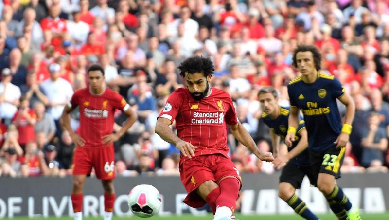 Liverpools Mohamed Salah trifft nicht nur per Strafstoß für sein Team. Liverpools Mohamed Salah trifft nicht nur per Strafstoß für sein Team.