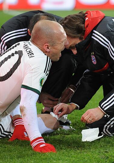 Das Foul an Arjen Robben in Bildern!