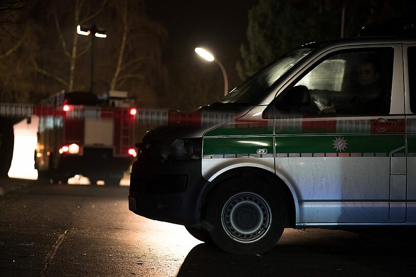 Bei einem Eifersuchtsdrama in Bayreuth starben insgesamt drei Menschen, eine Person ist schwer verletzt. Der Täter erschoss seine Ex-Freundin, ihren Vater und dann sich selbst.