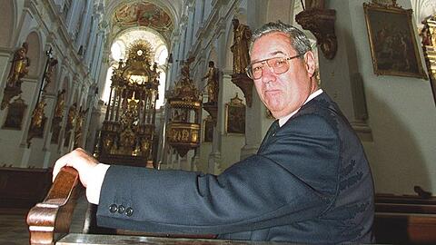 Herbert Kuglstatter im Alten Peter. Für das Deckenfresko hatte er Millionen gesammelt.
