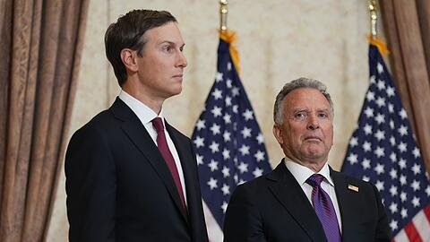 Kushner und Witkoff nahmen Berichten zufolge an dem Gespräch teil. (Archivbild) Kushner und Witkoff nahmen Berichten zufolge an dem Gespräch teil. (Archivbild)