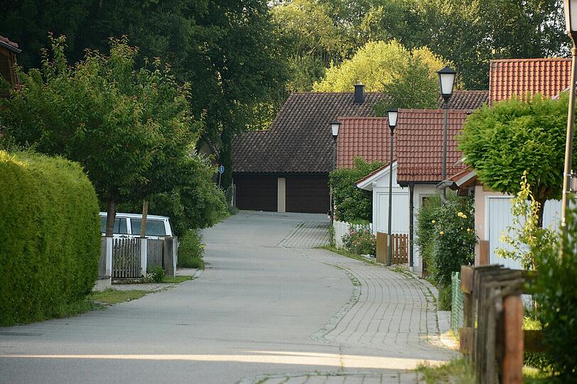 Neumarkt St. Veit: Hier ging ein 23-jähriger unvermittelt auf Mutter und Tochter los.