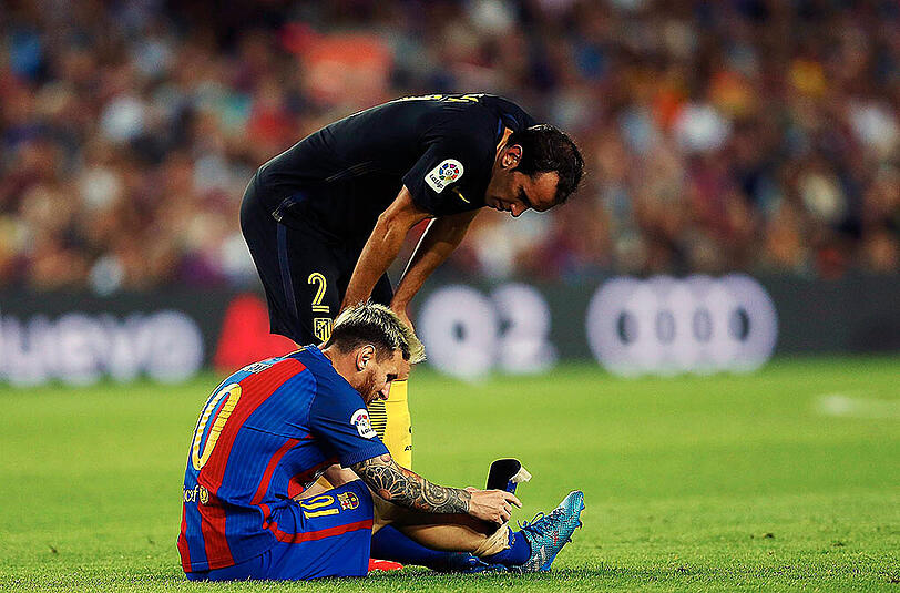 Barcelonas Superstar Lionel Messi verletzte sich im Spiel gegen Atlético Madrid.