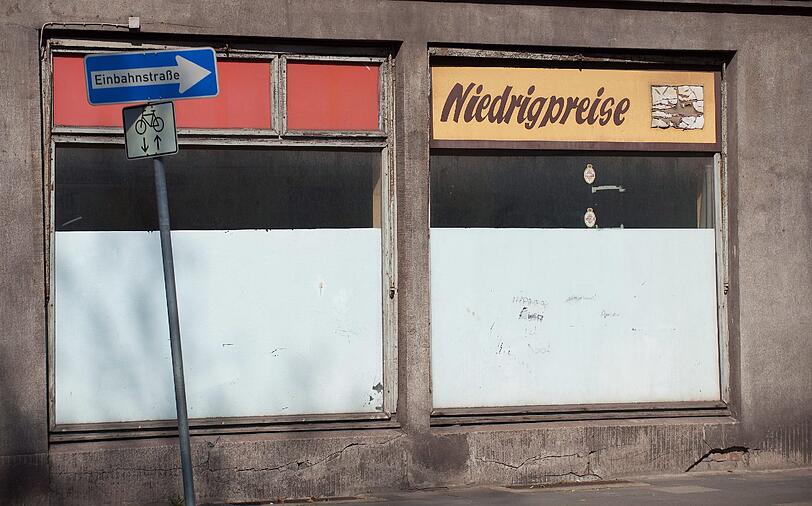 Die Oberbürgermeister verschuldeter Städte im Ruhrgebiet wollen den Solidarpakt für den Aufbau Ost kündigen. Im Bild: Ein geschlossener Laden in Duisburg.