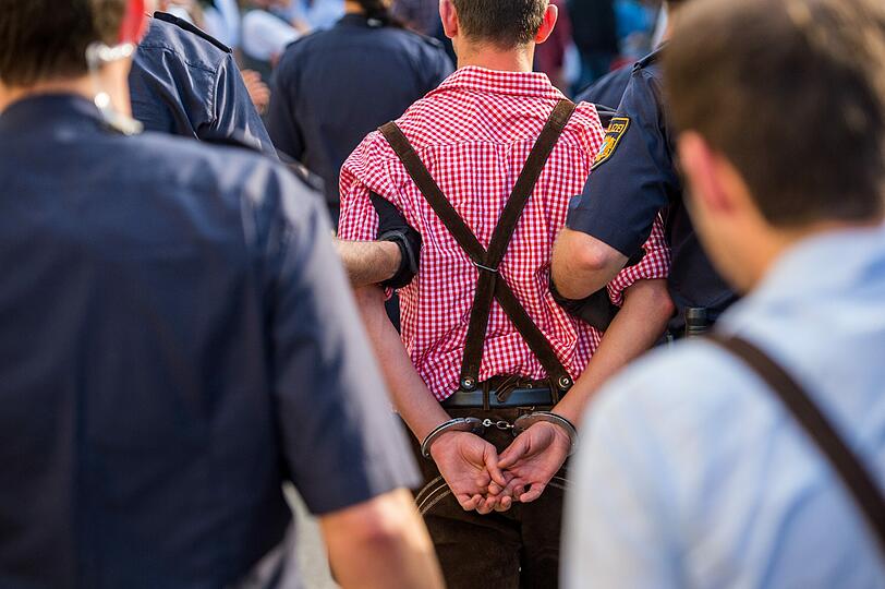Störenfriede auf dem Oktoberfest landen zunächst auf der Wiesnwache.