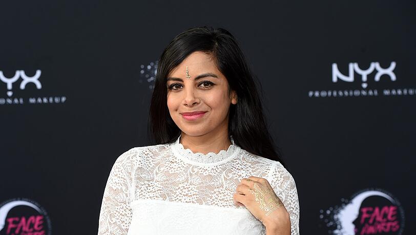 Beim ehemaligen Musiksender Viva quasselte sich Collien Ulmen-Fernandes in die Herzen der Zuschauer. Mittlerweile ist sie mit Christian Ulmen verheiratet und steht als Schauspielerin sowie Moderatorin vor der Kamera. Wir wünschen uns aber wieder ein Comeback im Unterhaltungsbereich. "Let's Dance" wäre optimal! Beim ehemaligen Musiksender Viva quasselte sich Collien Ulmen-Fernandes in die Herzen der Zuschauer. Mittlerweile ist sie mit Christian Ulmen verheiratet und steht als Schauspielerin sowie Moderatorin vor der Kamera. Wir wünschen uns aber wieder ein Comeback im Unterhaltungsbereich. "Let's Dance" wäre optimal!