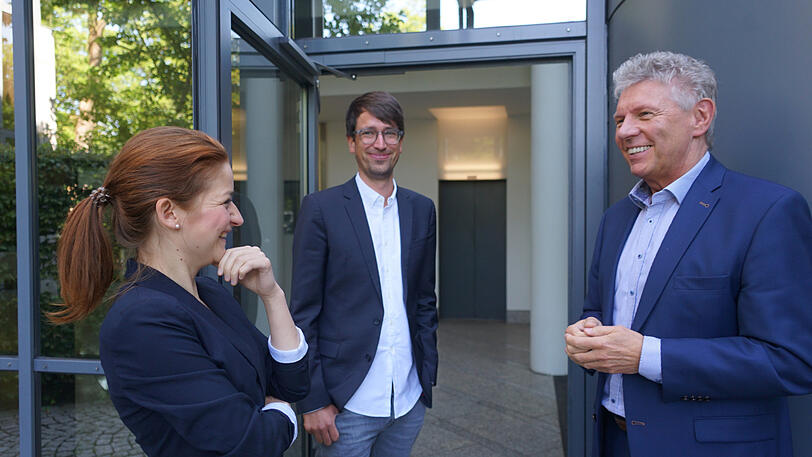Reiter im Gespräch mit den AZ-Rathausreporterin Emily Engels und Lokalchef Felix Müller.
