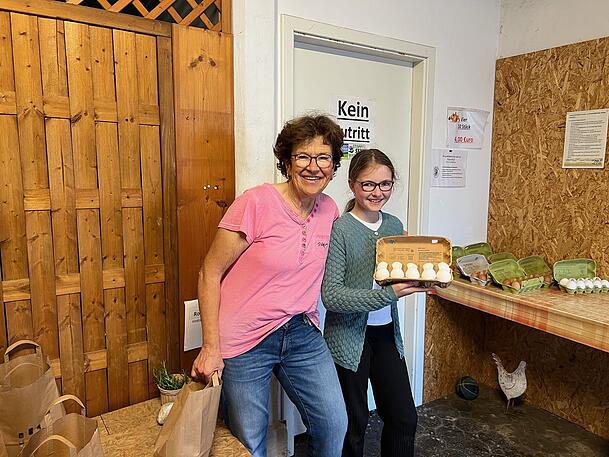 Trifft man ab und an im Zehentmaier-Hofladen: Seniorchefin Paula Zech und Enkelin Johanna. Trifft man ab und an im Zehentmaier-Hofladen: Seniorchefin Paula Zech und Enkelin Johanna.