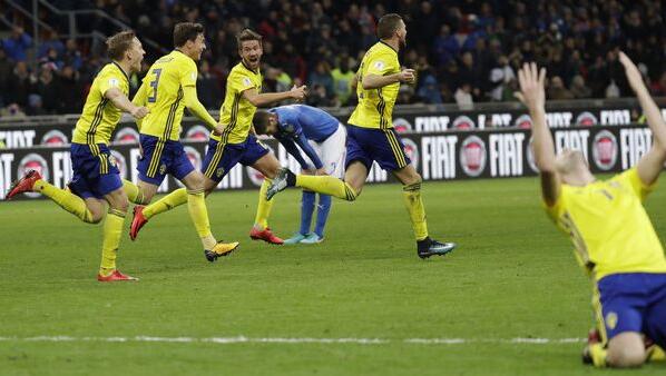 Die Freude der schwedischen Spieler war nach der erfolgreichen WM-Quali grenzenlos. Die Freude der schwedischen Spieler war nach der erfolgreichen WM-Quali grenzenlos.