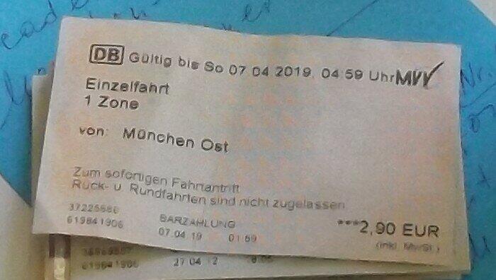 Verknittert und nicht rechtmäßig erworben. Einzelfahrkarten für den MVV. Verknittert und nicht rechtmäßig erworben. Einzelfahrkarten für den MVV.