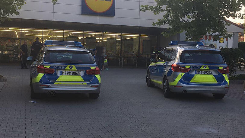 Die Polizei sucht nach Zeugen, die Angaben zur Tat machen können.
