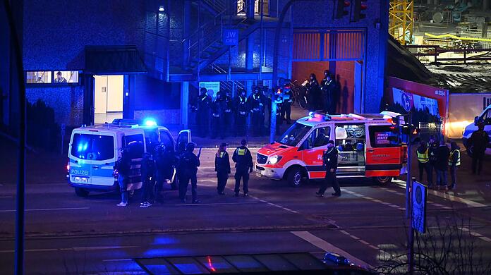 Blick auf den Einsatzort in Hamburg. Blick auf den Einsatzort in Hamburg.