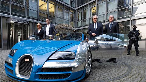 Das Luxusauto wurde von Ermittlern beschlagnahmt.