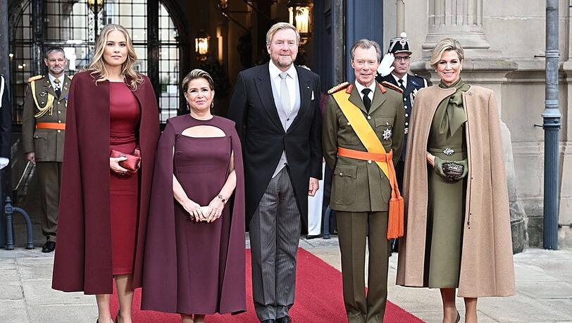 (v.l.n.r.): Prinzessin Amalia der Niederlande, Maria Teresa von Luxemburg, König Willem-Alexander, der abgedankte Großherzog Henri und Königin Máxima.
