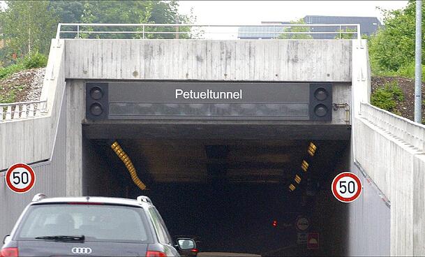 Einfahrt in den Petueltunnel. Einfahrt in den Petueltunnel.