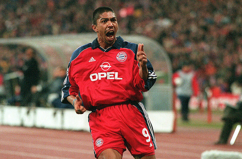 6) 4:1 gegen Real Madrid am 08.3.2000
In der Zwischenrunde hatte man acht Tage zuvor Real im &bdquo;Bernabeu&ldquo; mit 4:2 gedemütigt, es folgt die nächste Klatsche für die Galaktischen. 4:1 durch Treffer von Scholl, Elber und zwei Mal Joker Zickler. Matthäus wird in der 90. Minute ausgewechselt &ndash; sein letzter Auftritt im Bayern-Trikot vor dem Wechsel nach New York.