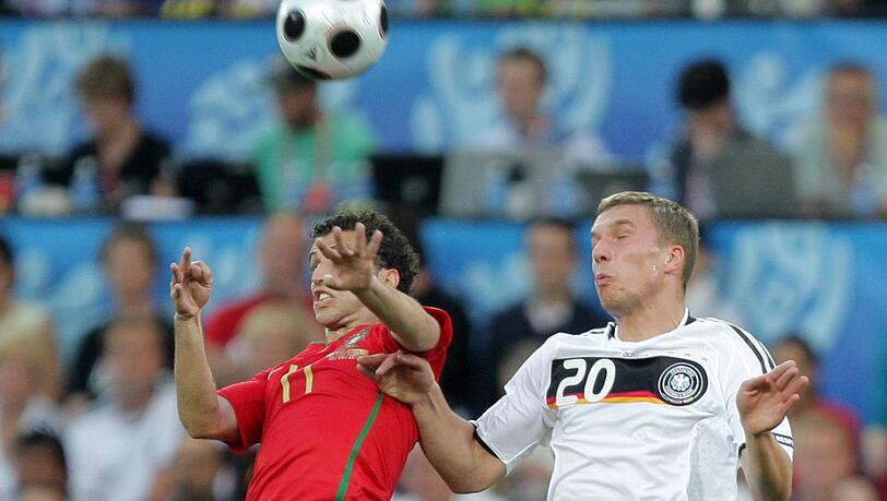 Podolski (r.) beim 3:2 gegen die Portugiesen im EM-Viertelfinale. Podolski (r.) beim 3:2 gegen die Portugiesen im EM-Viertelfinale.