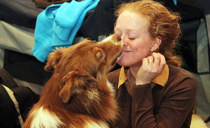 Sie haben gut abgeschnitten und sind zufrieden: Judith Hack und ihr Australian Shepherd Sunny Spell Dakota.