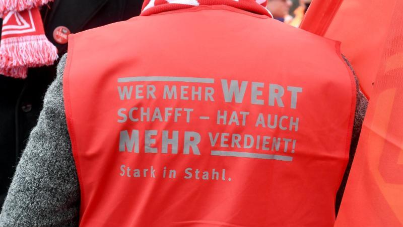 Weitere Warnstreiks seien auch in den kommenden Tagen nicht ausgeschlossen, sollten die Arbeitgeber kein verhandlungsfähiges Angebot vorlegen, hieß es bei der IG Metall. Weitere Warnstreiks seien auch in den kommenden Tagen nicht ausgeschlossen, sollten die Arbeitgeber kein verhandlungsfähiges Angebot vorlegen, hieß es bei der IG Metall.