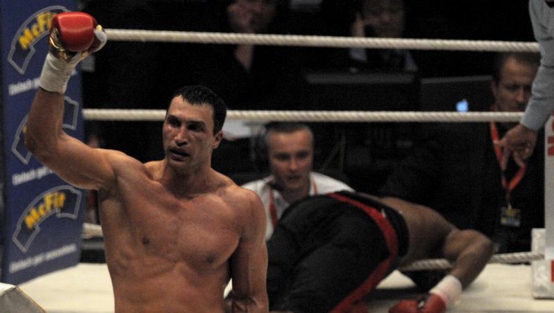Siegerpose: Wladimir Klitschko nach dem K.o.-Sieg gegen Eddie „Fast“ Chambers Siegerpose: Wladimir Klitschko nach dem K.o.-Sieg gegen Eddie „Fast“ Chambers