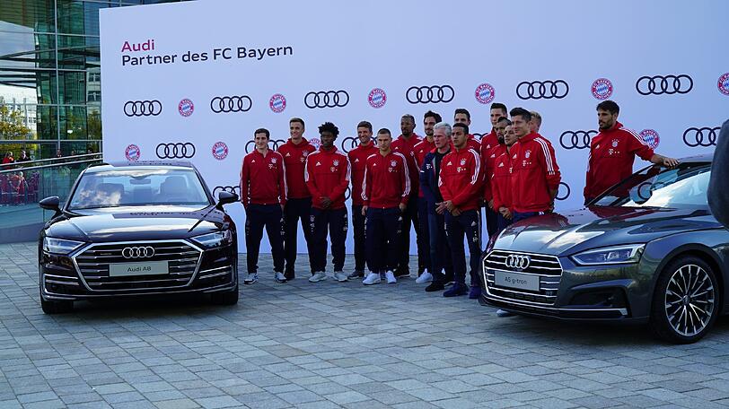 Der gesamte Bayern-Tross in einem Bild.