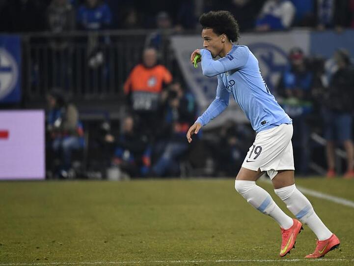 Leroy Sané erzielt nach seiner Einwechslung den Ausgleich zum 2:2 für Manchester City.