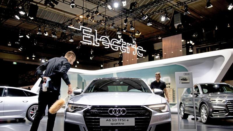 Der neue Audi A6 50 TFSI e quattro auf einer Motorshow in Brüssel. Der neue Audi A6 50 TFSI e quattro auf einer Motorshow in Brüssel.