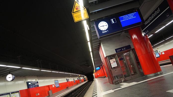 Wie leergefegt: die S-Bahn-Station des Münchner Hauptbahnhofs beim Streik im März 2023. Ähnlich dürfte es dieser Tage auch wieder an den Münchner Bahnsteigen aussehen.
