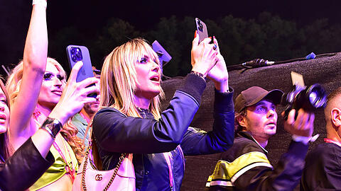 Fangirl: Heidi Klum filmt den Auftritt von "Tokio Hotel" beim Berliner CSD