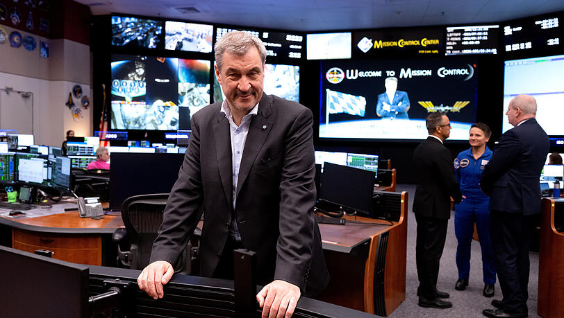 Markus S&ouml;der (CSU), Ministerpr&auml;sident von Bayern, besichtigt im Lyndon B. Johnson Space Center das Christopher C. Kraft Mission Control Center (MCC).