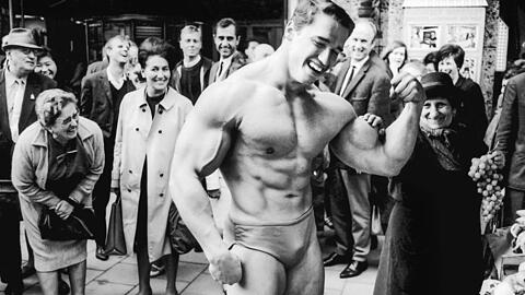 Posing in der M&uuml;nchner Innenstadt: Schwarzenegger war schon 1967 ein echter Showman.