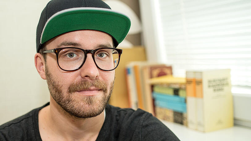 Mark Forster zieht die Lose für den DFB-Pokal.