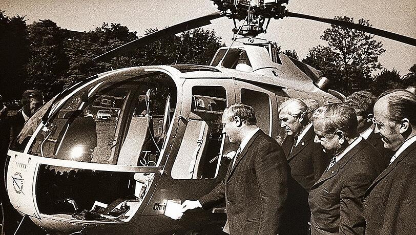 1970: Bundesverkehrsminister Georg Leber tauft den "Christoph" in München unter den wachen Blicken von Ministerpräsident Alfons Goppel (r.) 1970: Bundesverkehrsminister Georg Leber tauft den "Christoph" in München unter den wachen Blicken von Ministerpräsident Alfons Goppel (r.)