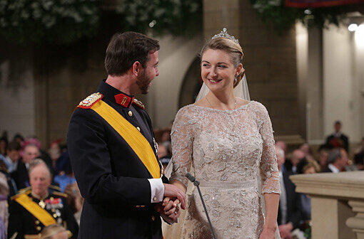 Auch bei Adels gibt es im Jahr 2012 Nachrichten: Luxemburgs Prinz Guillaume heiratet Stéphanie de Lannoy. Die Feier fällt vergleichsweise schlicht aus.