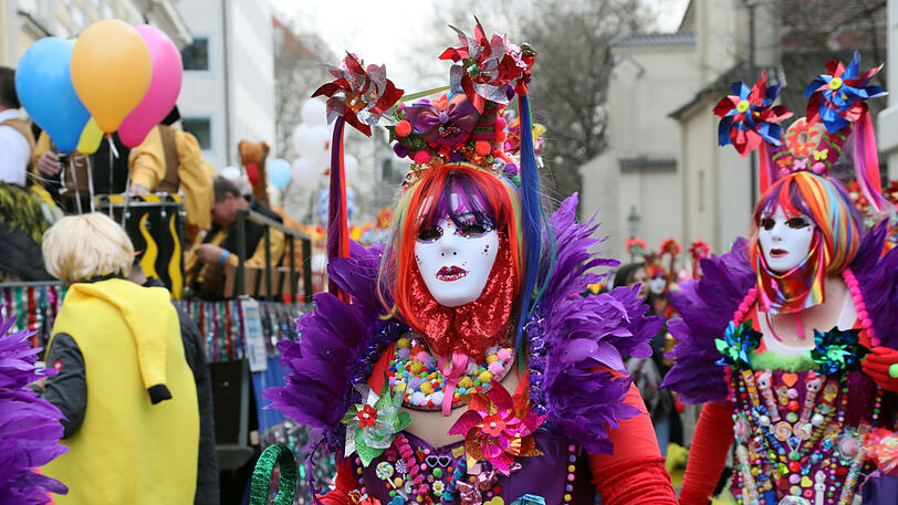Klicken Sie sich durch die weiteren Bilder vom Faschingsumzug am Sonntag.