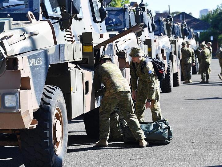 Hilfe für Kangaroo Island: Ein Konvoi von Armeefahrzeugen, der bis zu 100 Reservisten und Versorgungsgüter transportiert.