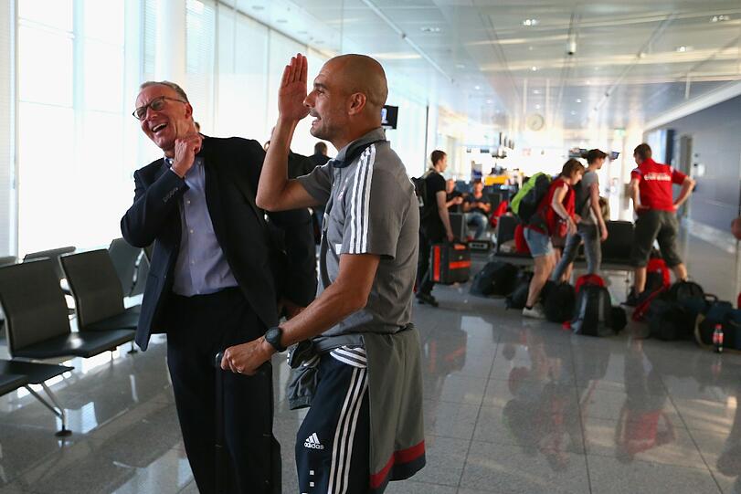 Die Stars des FC Bayern auf dem Weg nach China - die Bilder vom Flughafen München.